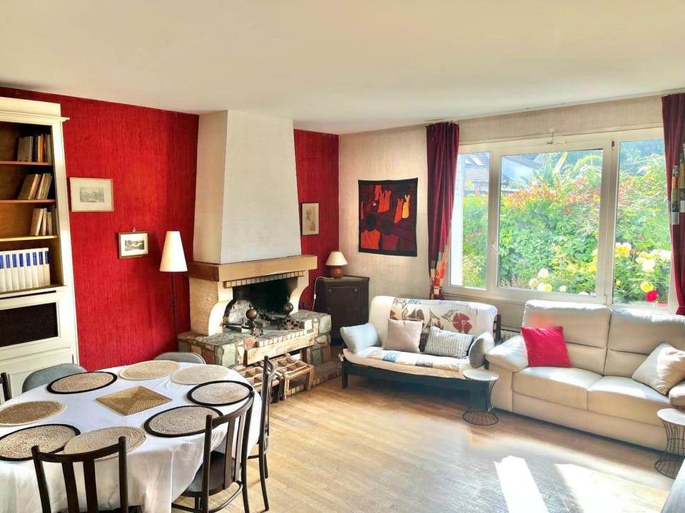 Library, Living room, Dining area