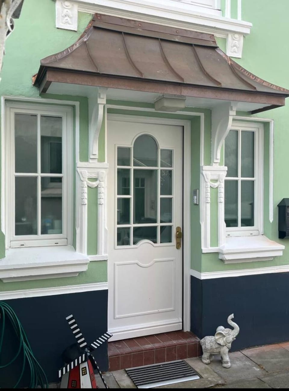 Property building, Facade/entrance, Day