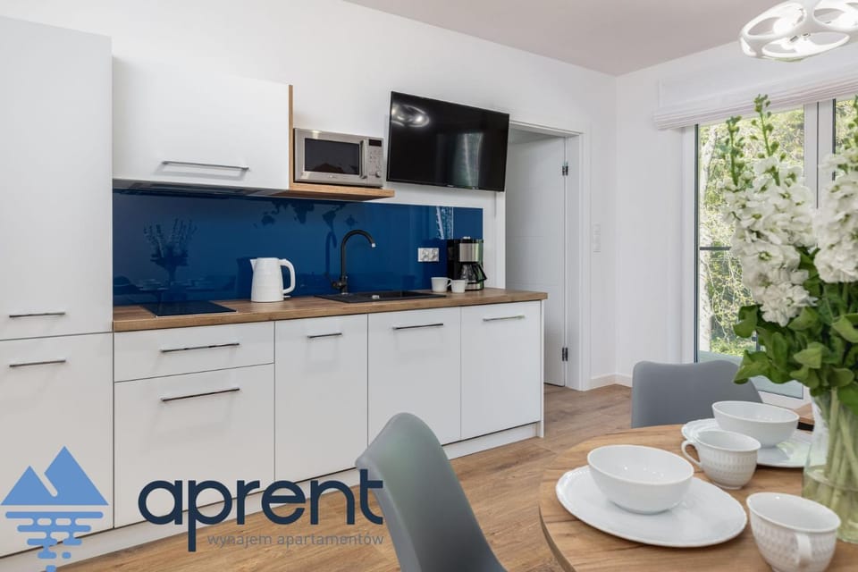 Coffee/tea facilities, Kitchen or kitchenette, Dining area, minibar