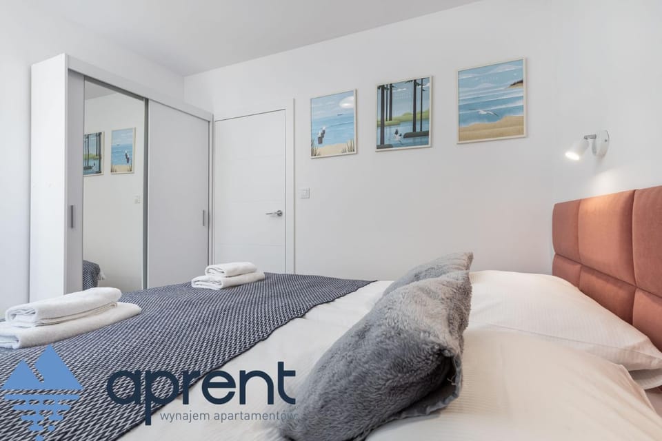 Bed, Photo of the whole room, Bedroom, towels, wardrobe
