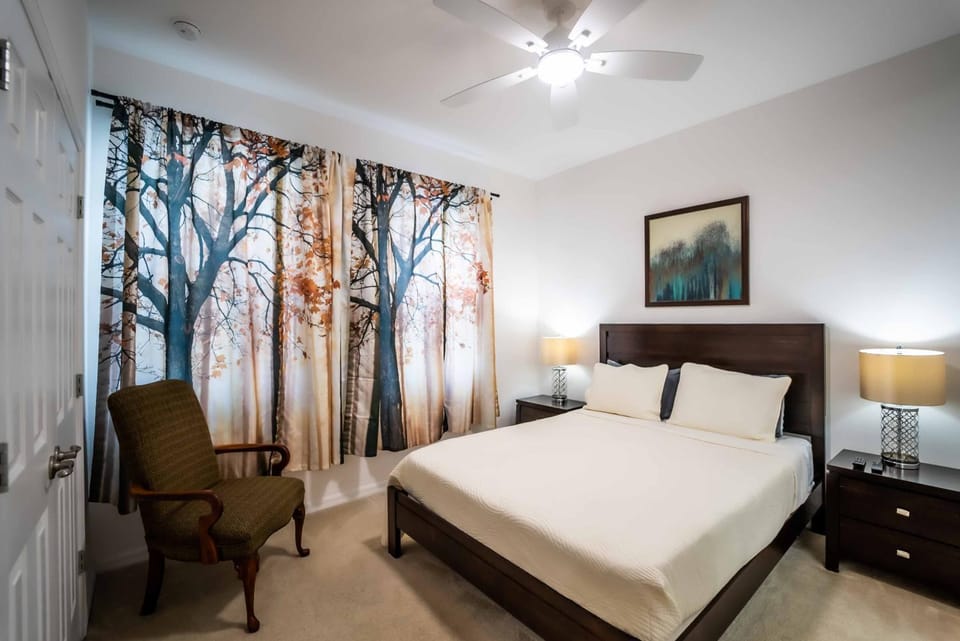 NearTheParks - 5BR Family Villa with Saltwater Pool near Disney House in Loughman