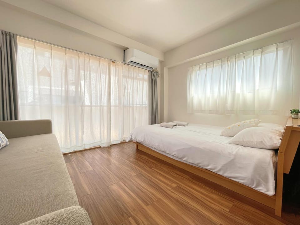 Bedroom, towels