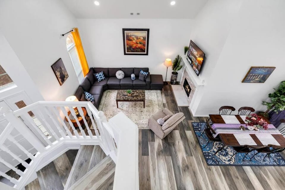 TV and multimedia, Living room, Photo of the whole room, Seating area
