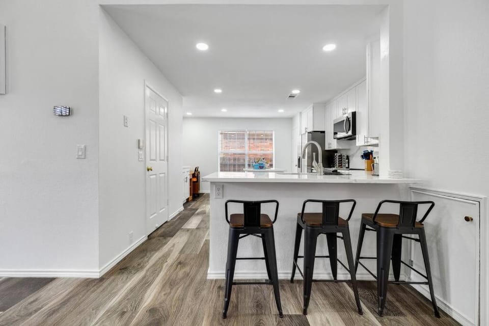 Kitchen or kitchenette, Dining area, minibar