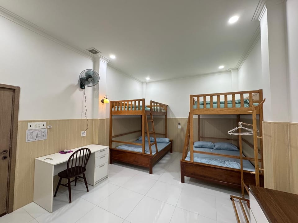 Bed, Photo of the whole room, Bedroom, bunk bed