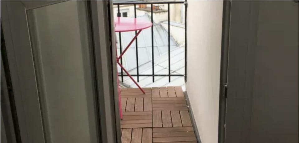 Sous les toits de Paris shared place Vacation rental in Paris