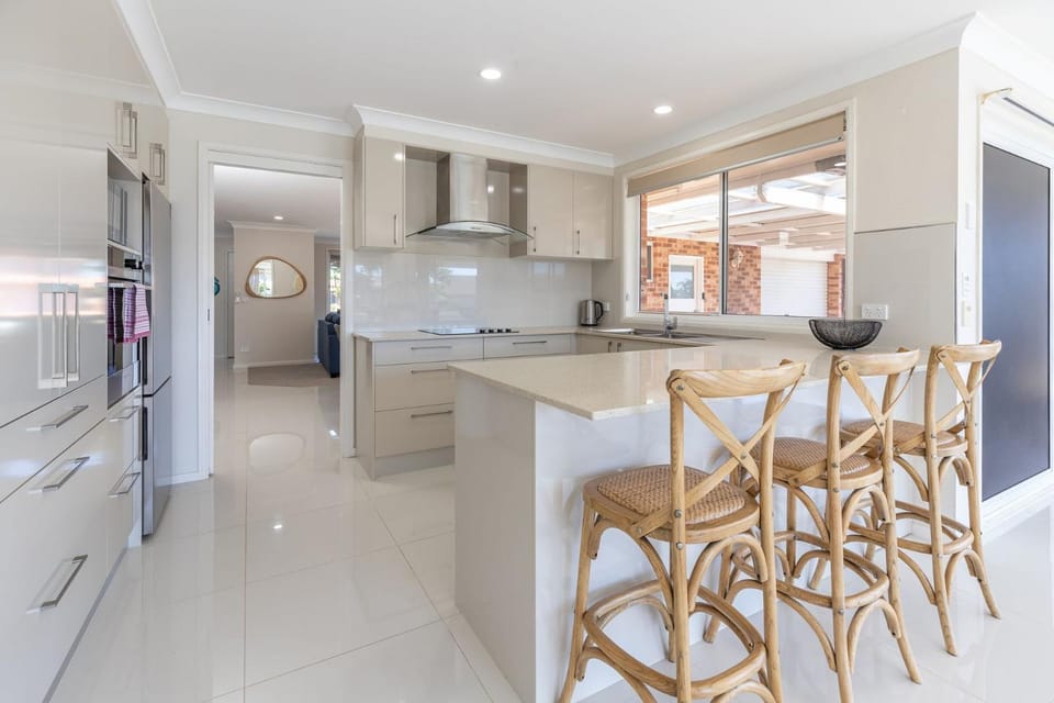 Kitchen or kitchenette, dishwasher, oven, stove