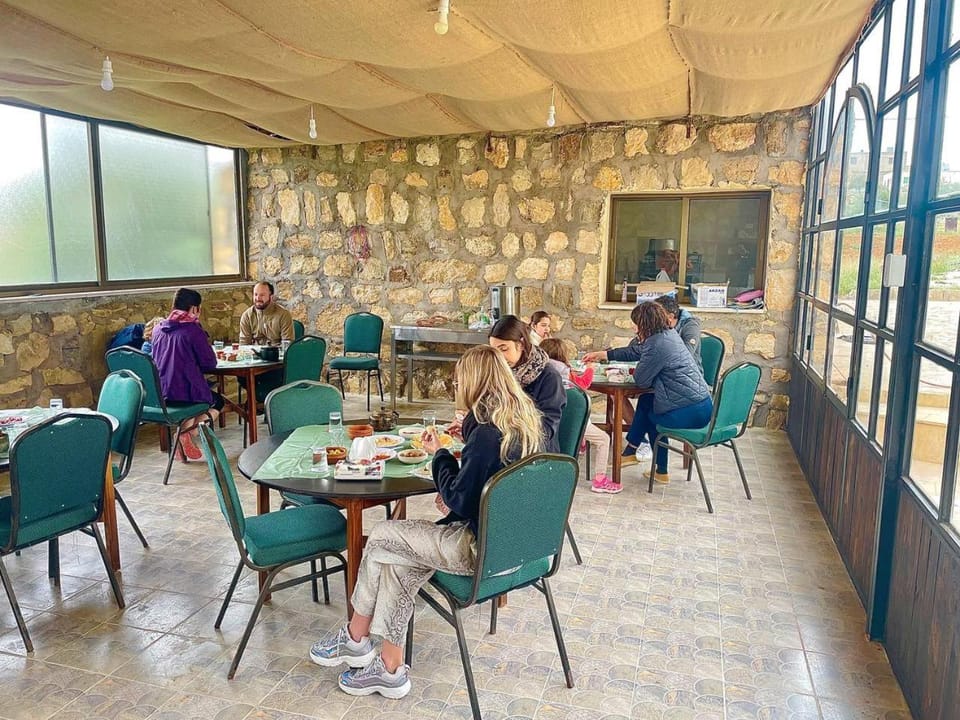 Restaurant/places to eat, Dining area, Breakfast