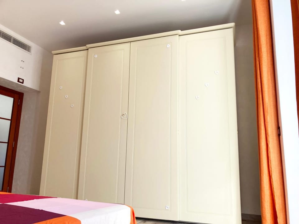 Bedroom, wardrobe