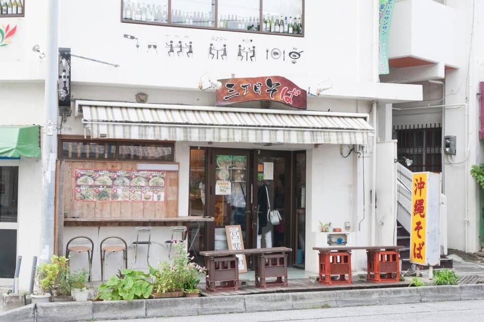 那覇市内を満喫したいあなたへ！大人数宿泊可！国際通りまで徒歩4分！無料駐車場1台＆Wifi完備！ Apartment in Naha