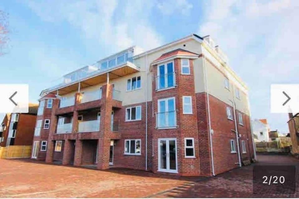 Spacious Newly Built Apartment - Colwyn Bay Apartment in Wales