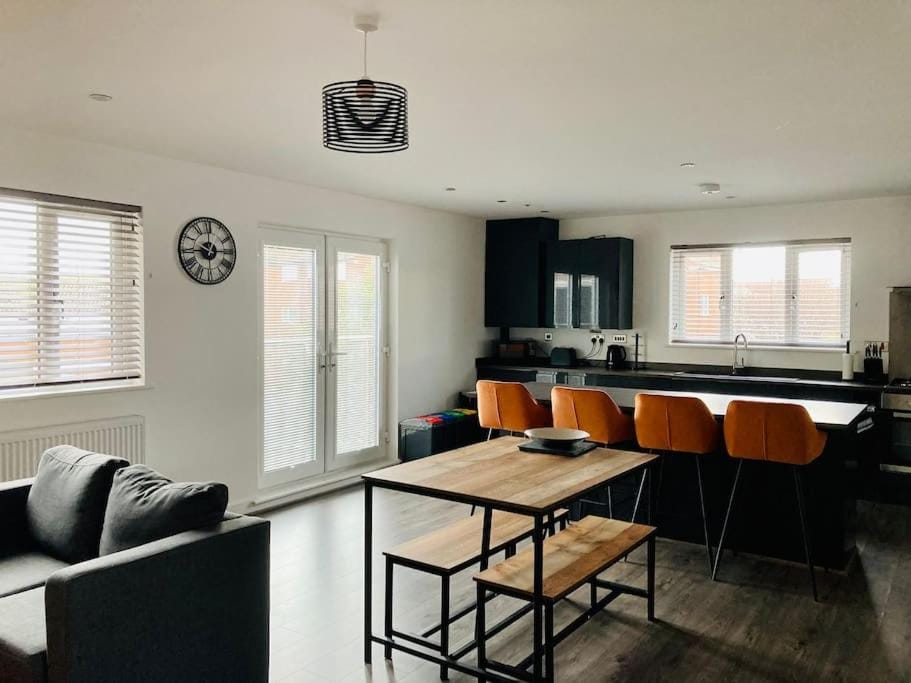 Spacious Newly Built Apartment - Colwyn Bay Apartment in Wales