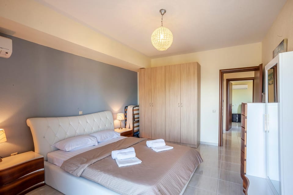 Bed, Living room, wardrobe