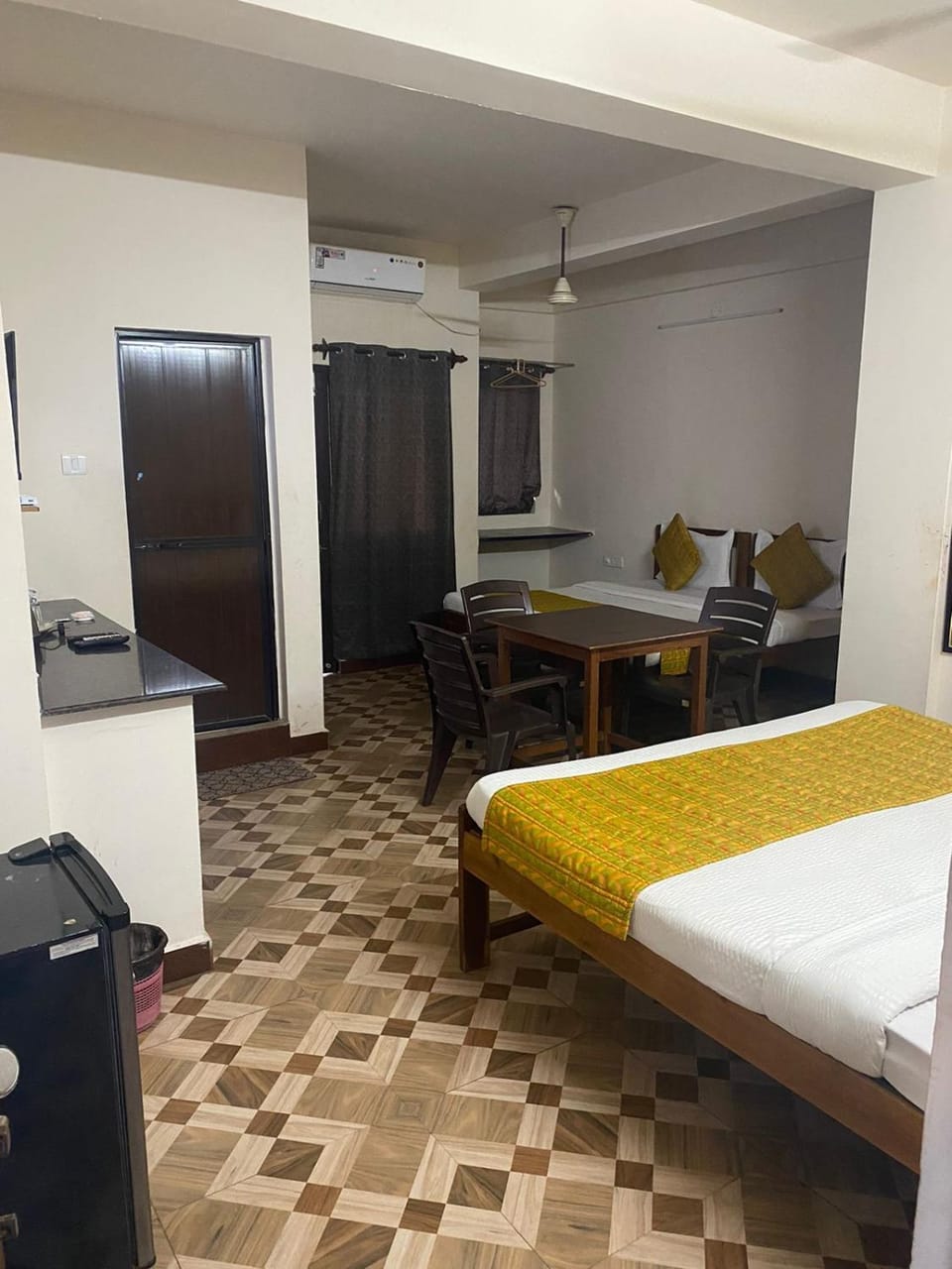 Bed, Living room, Seating area, Dining area, Bedroom, air conditioner