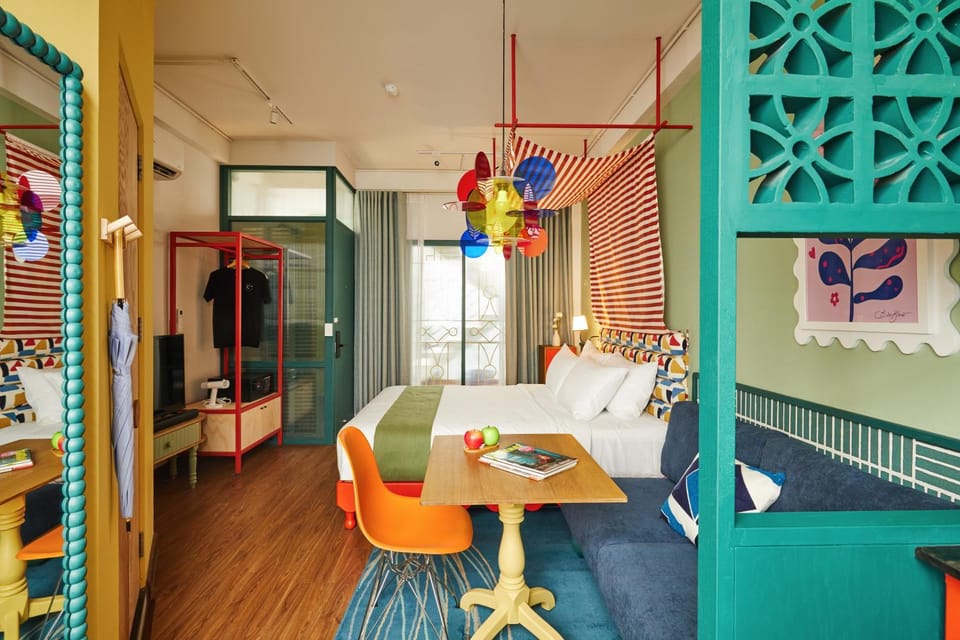 Bed, Living room, Photo of the whole room, Seating area, Bedroom