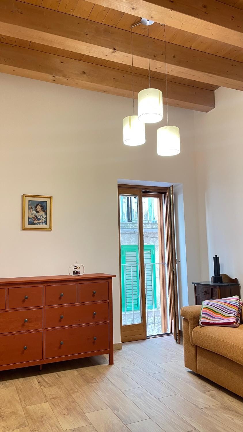 Living room, Photo of the whole room