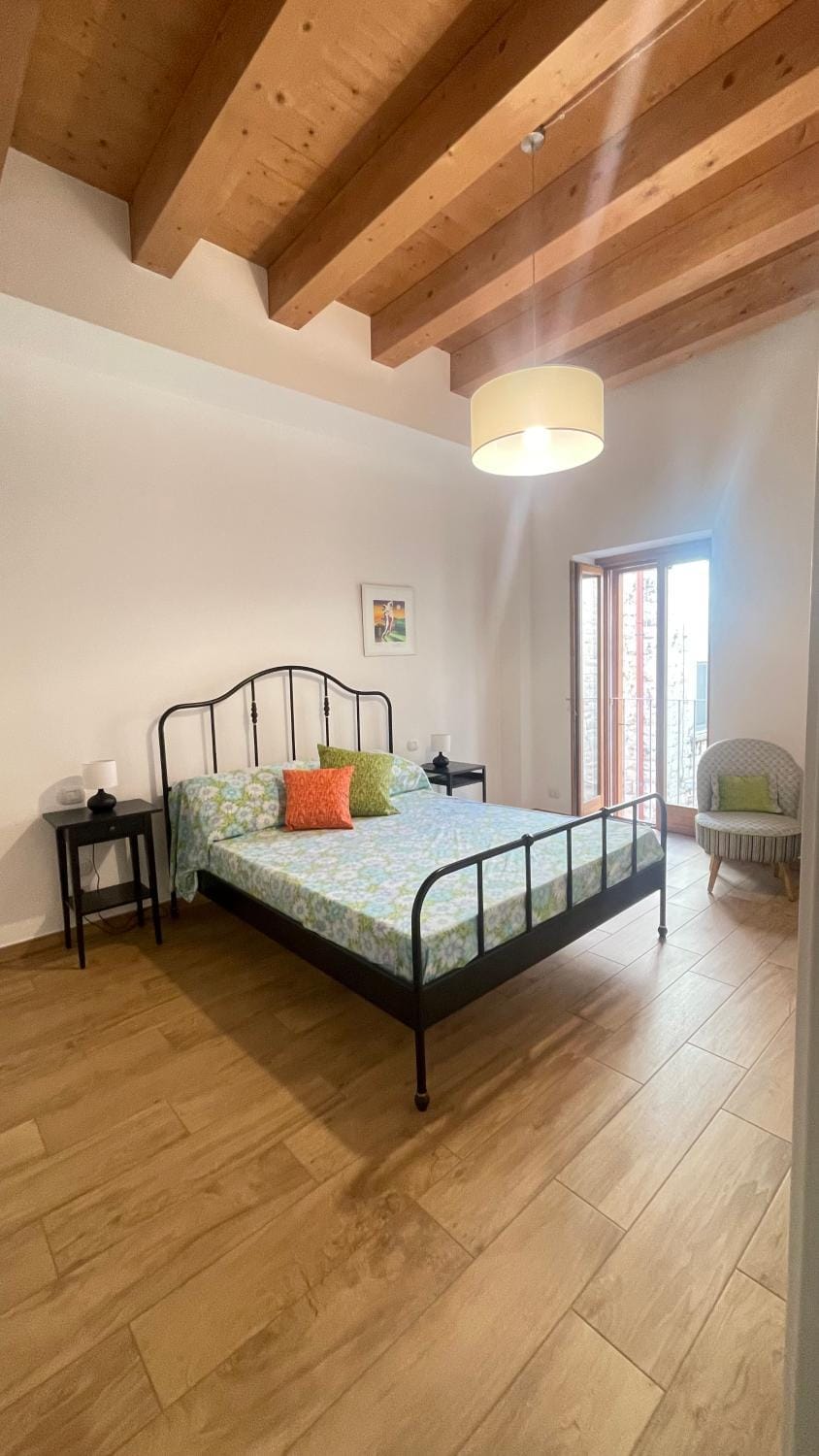 Bed, Photo of the whole room, Bedroom