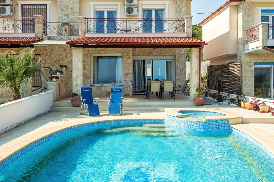 Property building, Swimming pool, sunbed