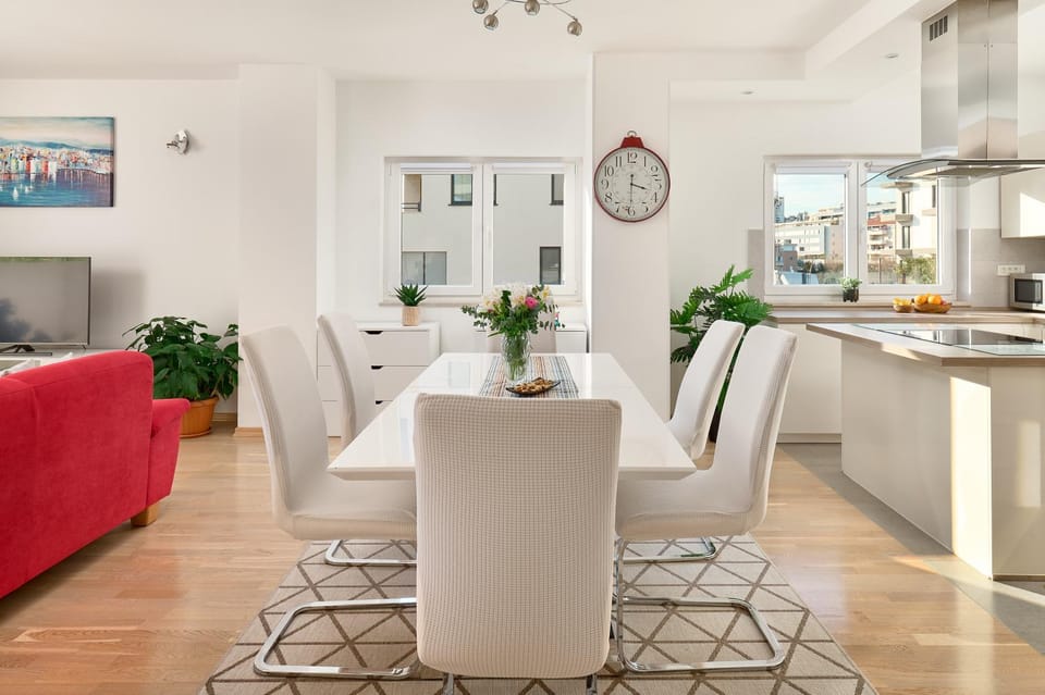 Dining area, kitchen