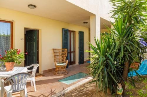 Property building, Patio, Garden