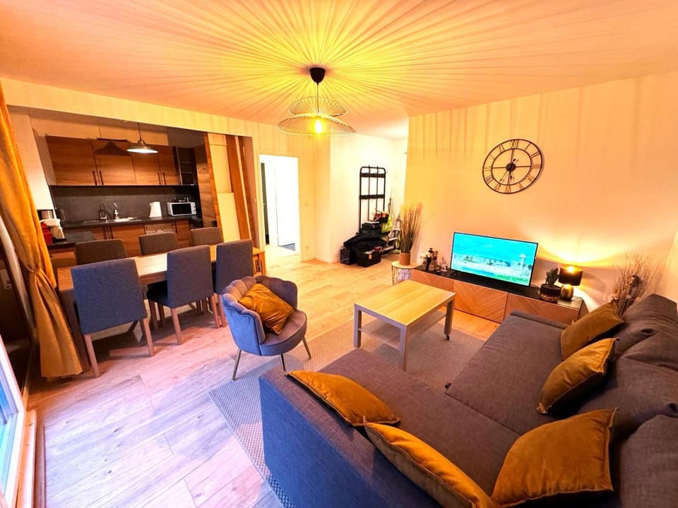 TV and multimedia, Seating area
