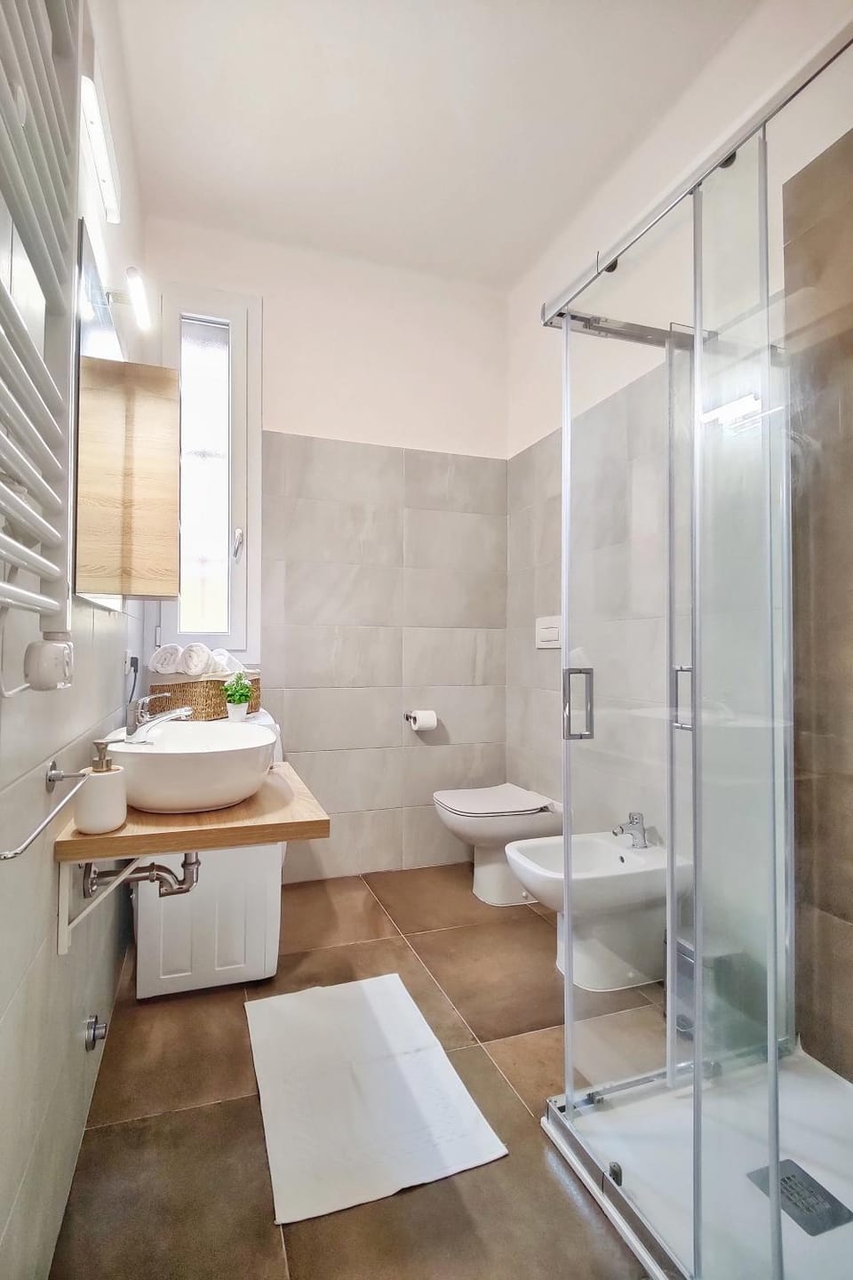 Shower, Toilet, Bathroom, bidet, towels