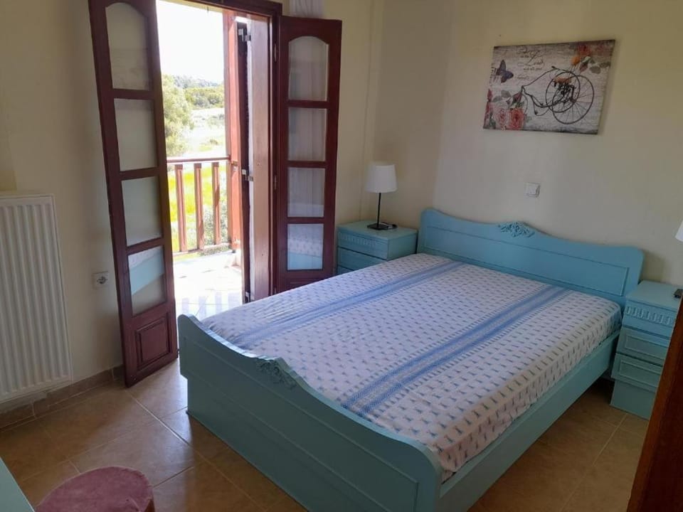 Bed, Balcony/Terrace, Photo of the whole room, Garden view, internet