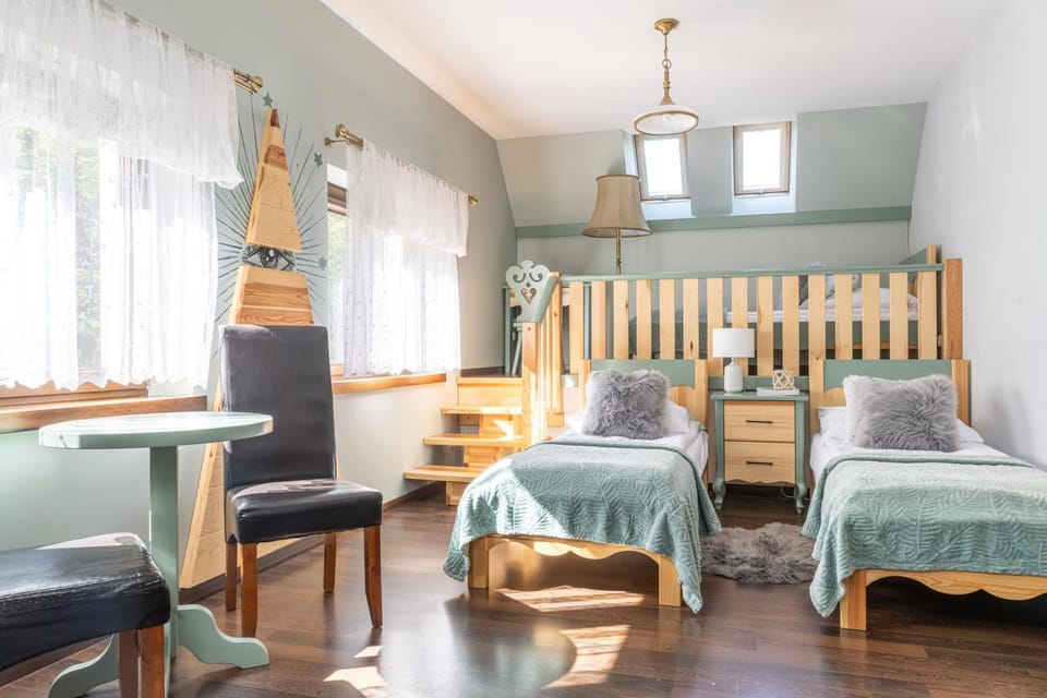 Bed, Living room, Photo of the whole room, Seating area, Bedroom