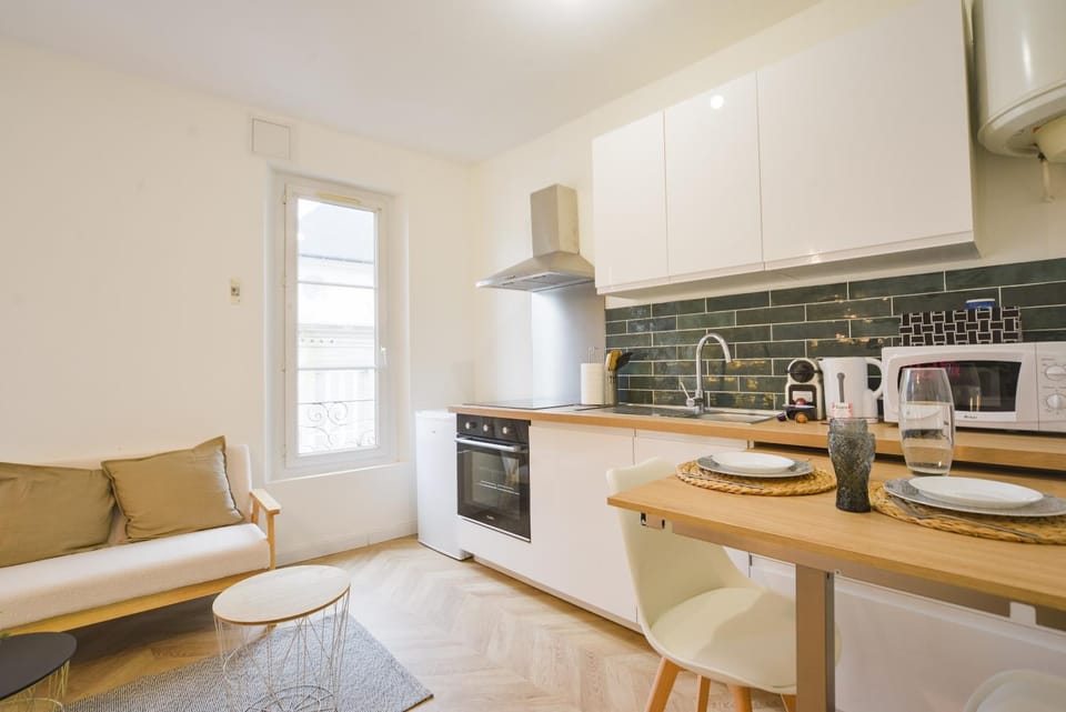 Kitchen or kitchenette, Living room, Seating area, Dining area, minibar, pet friendly, stove