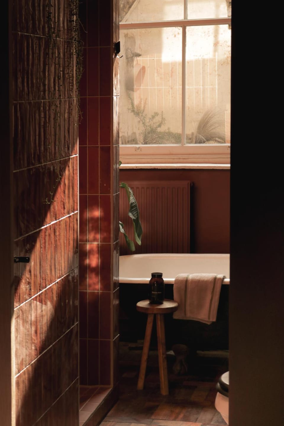 Mid-Century Studio Apartment in London