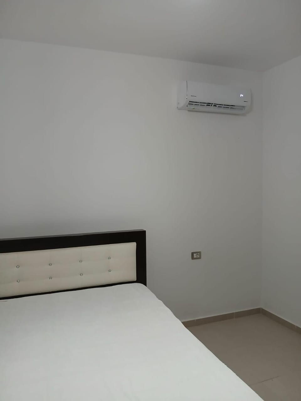 Bedroom, air conditioner