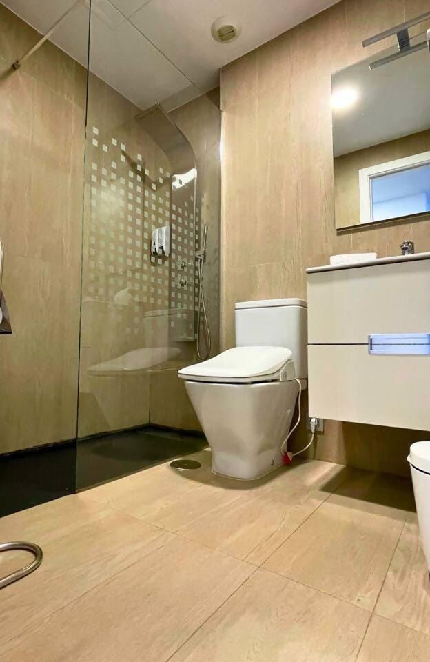 Shower, Toilet, Bathroom