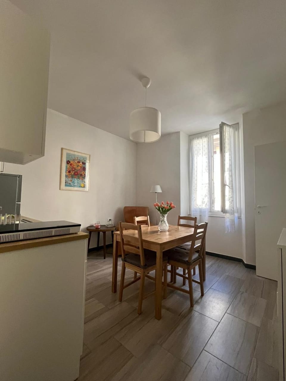 Kitchen or kitchenette, Dining area, stove