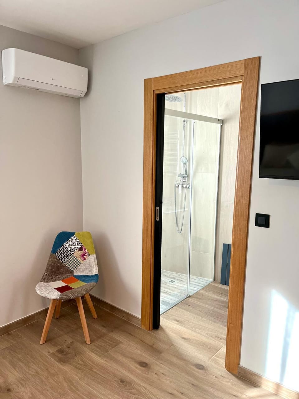 TV and multimedia, air conditioner