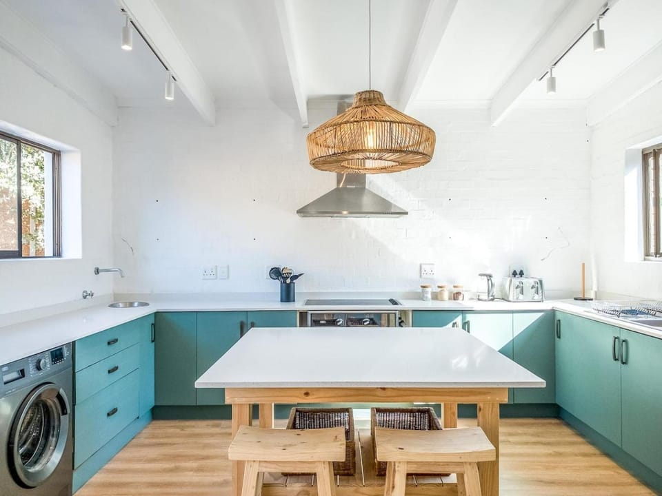 Kitchen or kitchenette, dishwasher, stove, washing machine