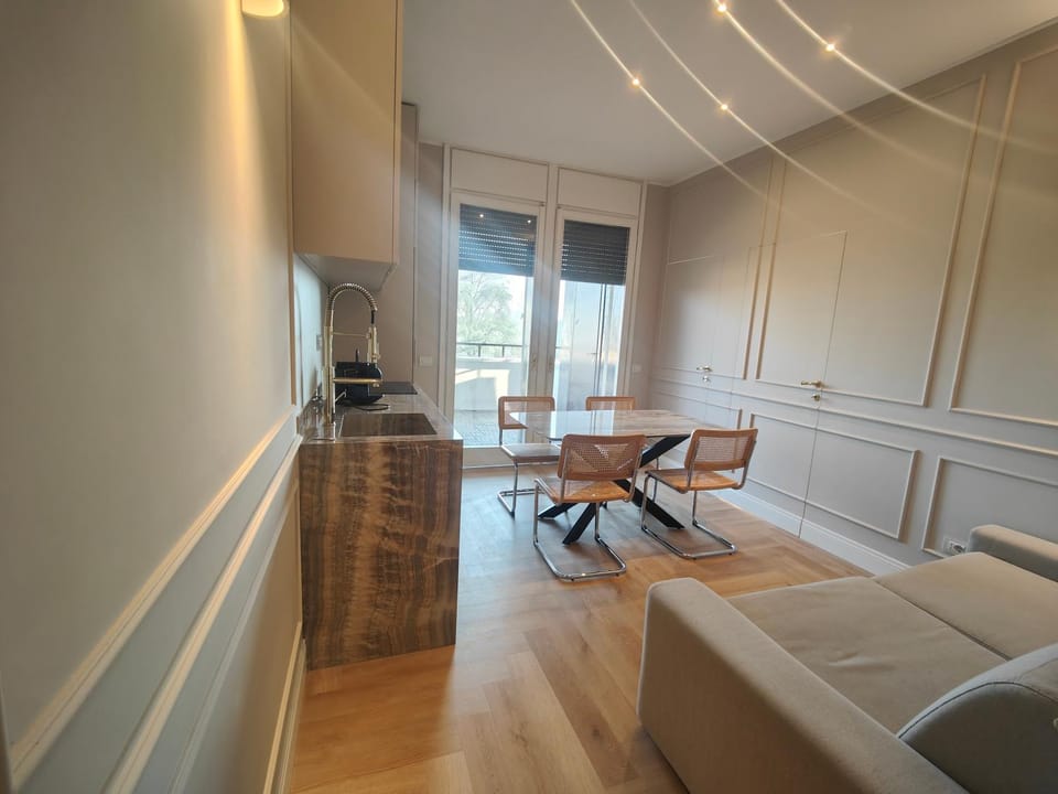 Kitchen or kitchenette, Seating area
