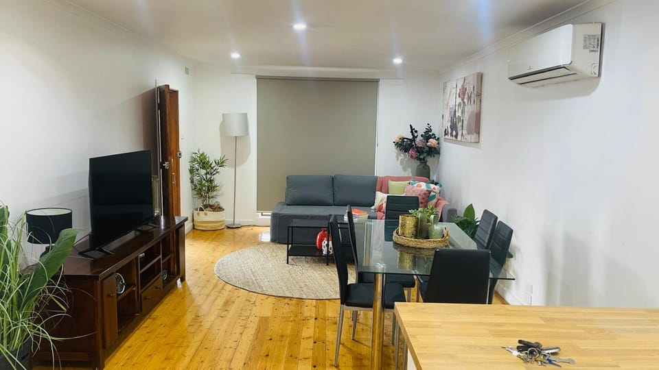 TV and multimedia, Dining area, air conditioner