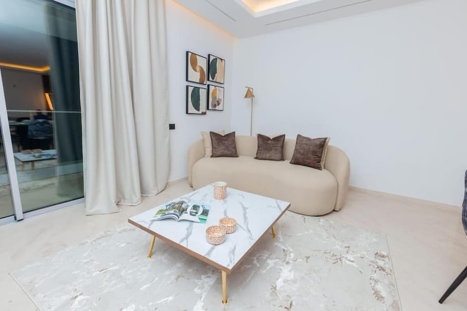 Aristocratic Abode: Luxurious 2BR Flat in Agdal Apartment in Rabat