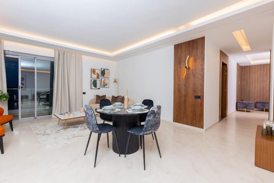 Aristocratic Abode: Luxurious 2BR Flat in Agdal Apartment in Rabat