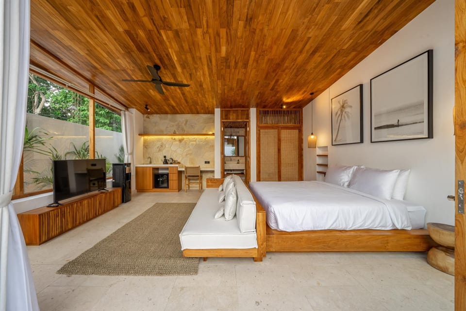 Photo of the whole room, Bedroom