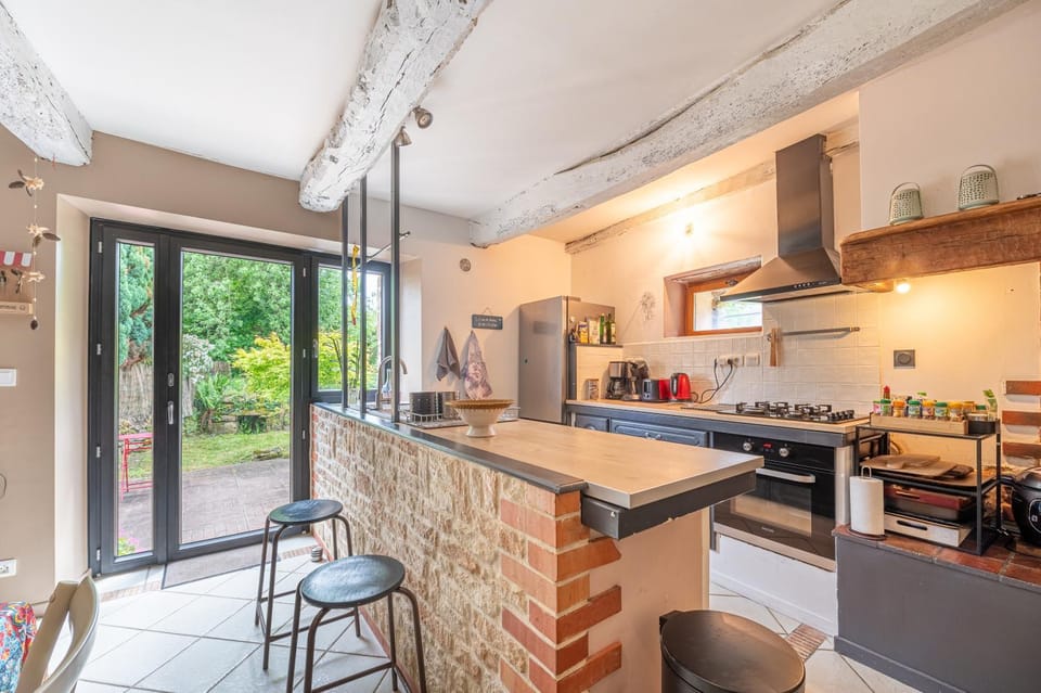 Property building, Kitchen or kitchenette, Living room