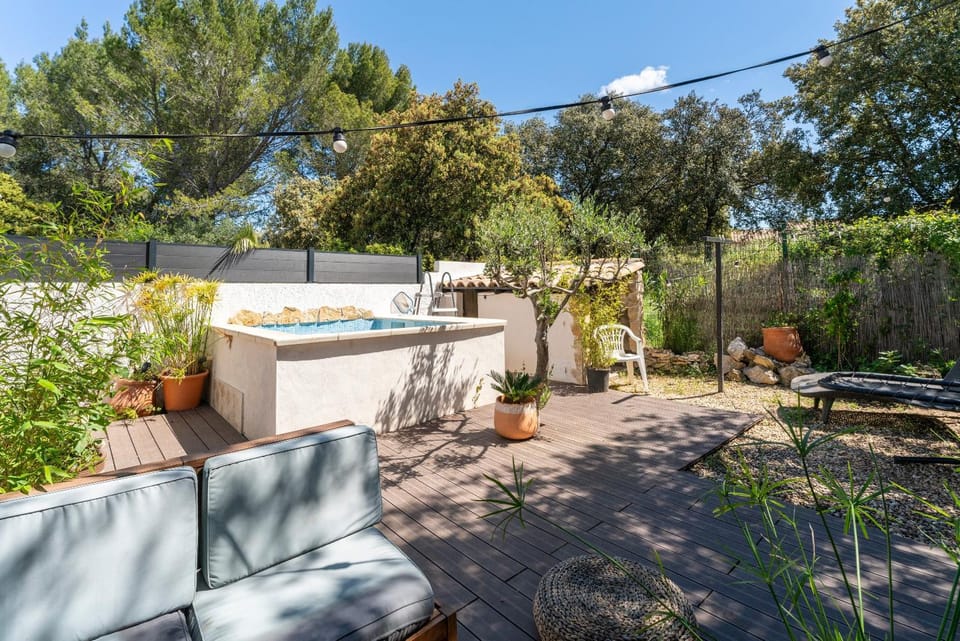 Property building, Balcony/Terrace, Living room, Swimming pool