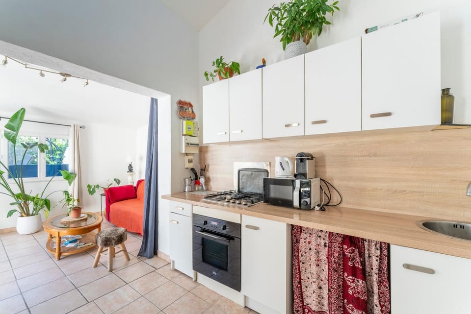 Kitchen or kitchenette, Living room