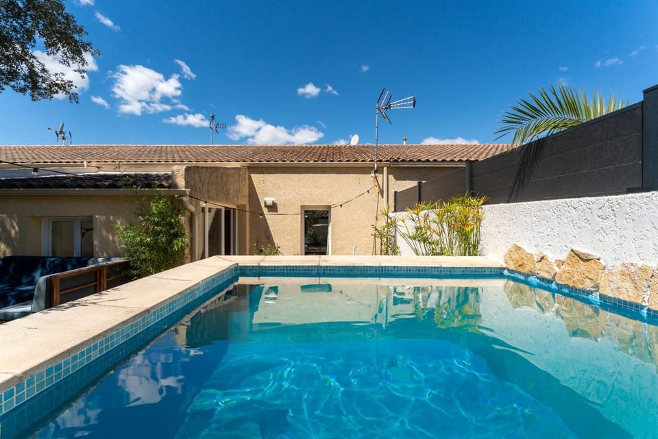 Property building, Swimming pool