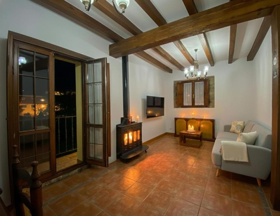 Living room, fireplace