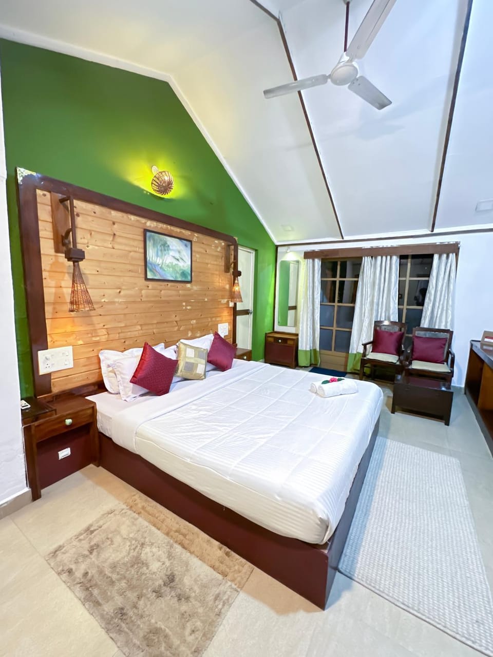 TV and multimedia, Photo of the whole room, Bedroom, fireplace
