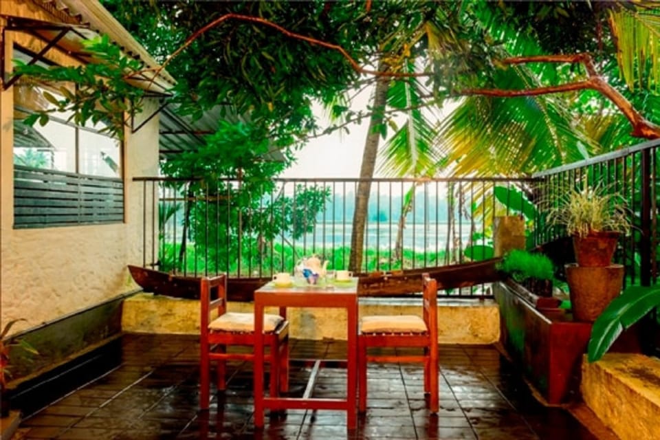Patio, Day, Natural landscape, Garden, View (from property/room), Balcony/Terrace, Living room, Seating area, Dining area, Garden view, Breakfast