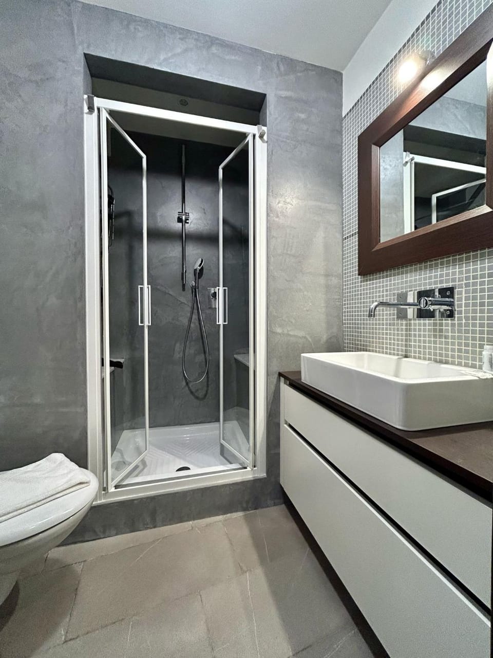 Shower, Toilet, Bathroom