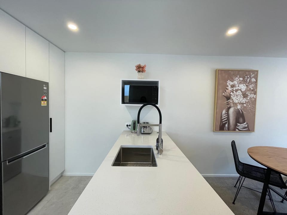 Luxury 2 Bedroom Townhouse Opposite Merivale Mall Apartment in Christchurch