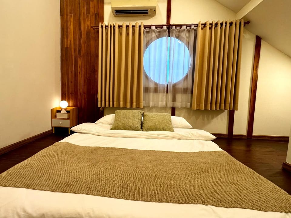 Bedroom, air conditioner